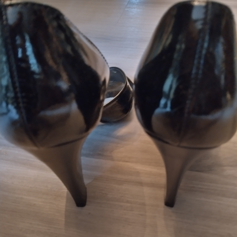 COACH PATENT LEATHER HEELS - Picture 4 of 7